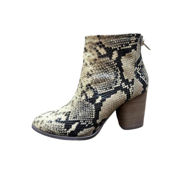 14kt gold and black earrings lot